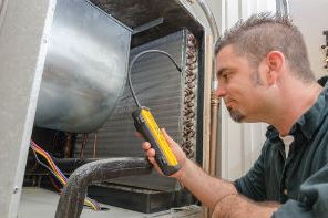 Doing the Evaporator Coils Cleaning in a business